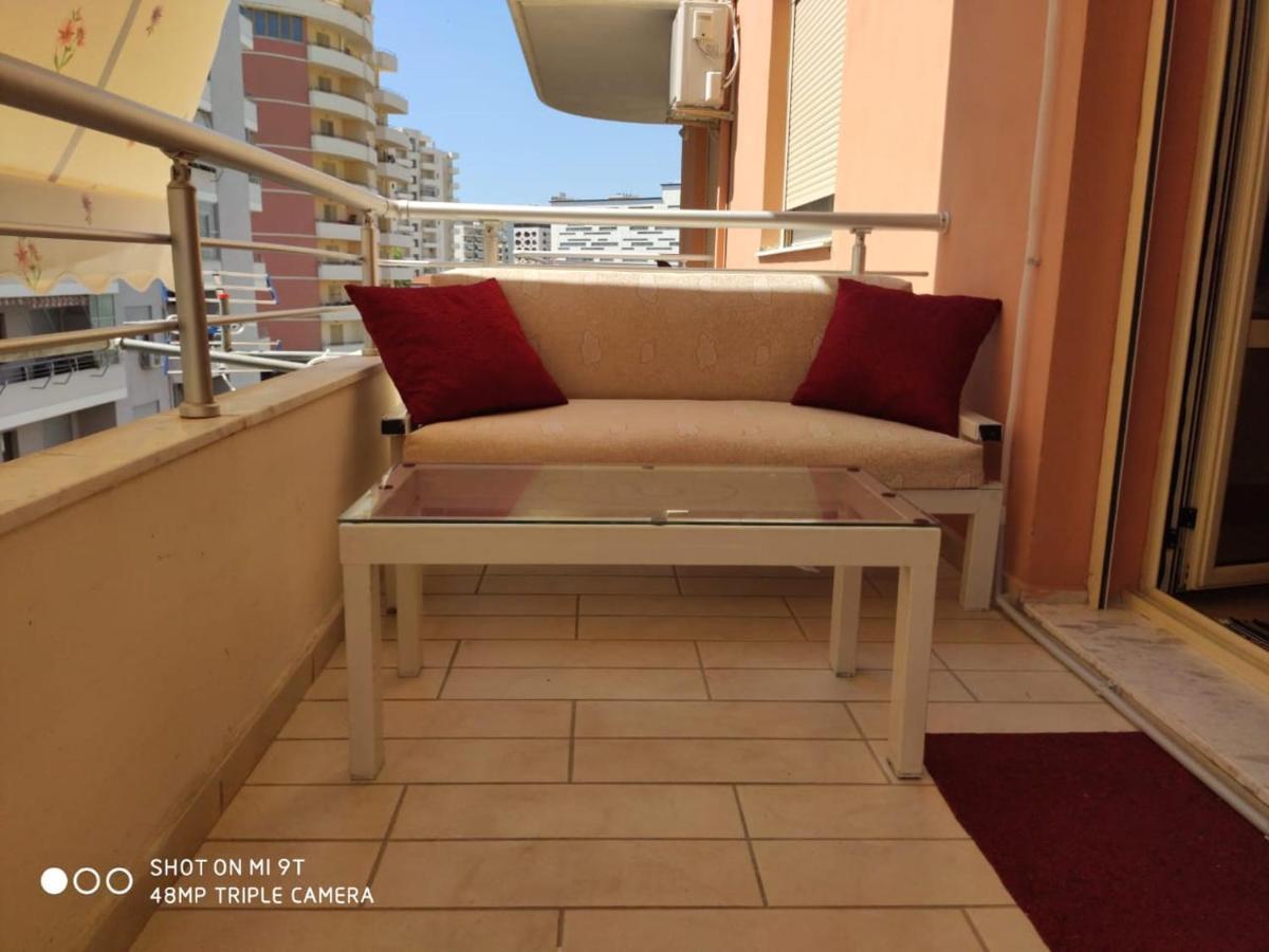 Coastal Retreat - Beach Apartment Vlorë Esterno foto