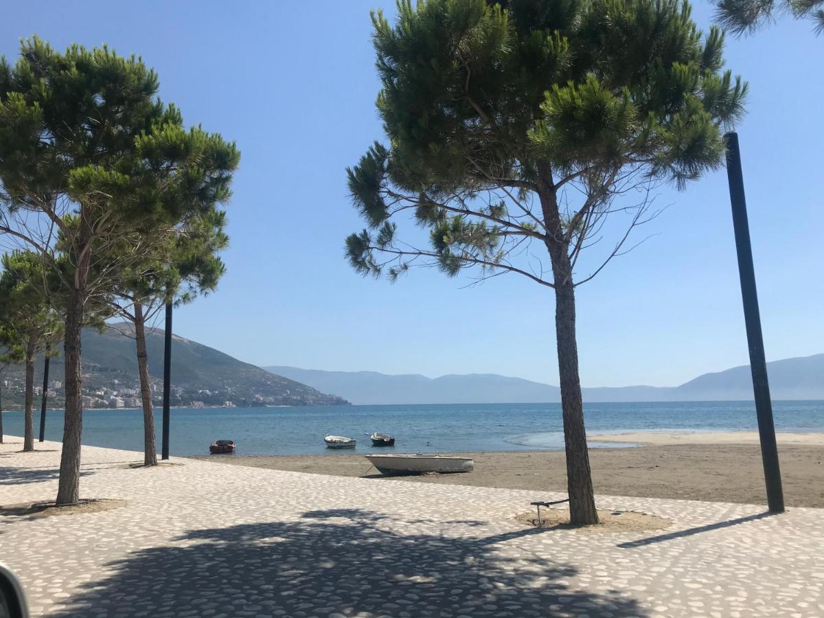 Coastal Retreat - Beach Apartment Vlorë Esterno foto