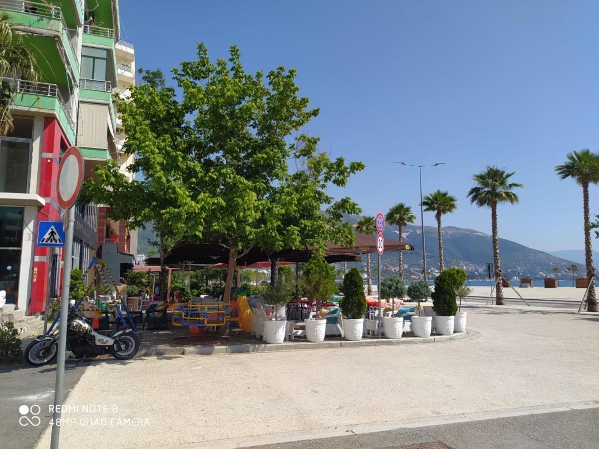 Coastal Retreat - Beach Apartment Vlorë Esterno foto