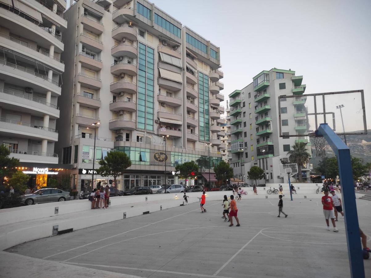 Coastal Retreat - Beach Apartment Vlorë Esterno foto