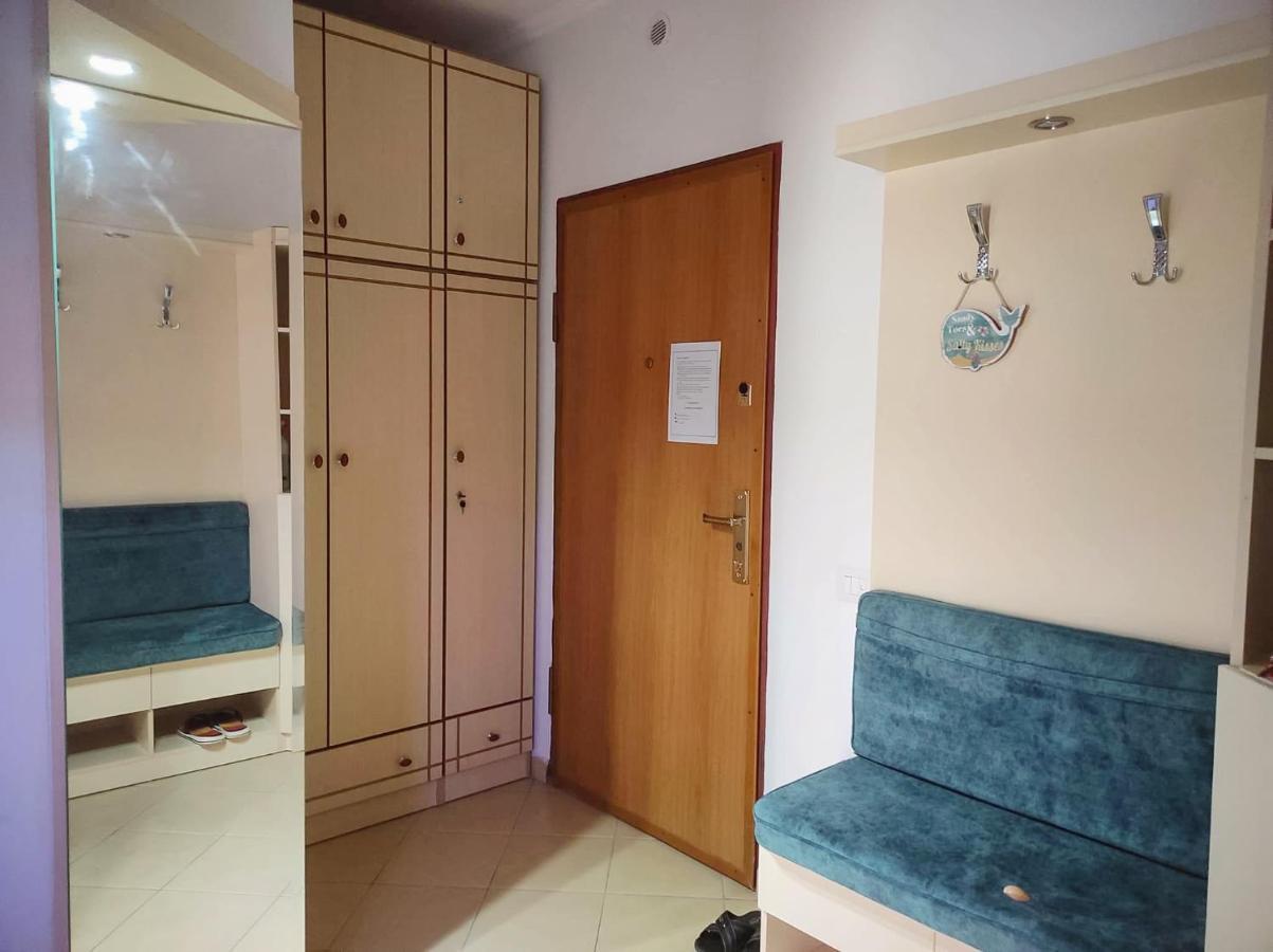 Coastal Retreat - Beach Apartment Vlorë Esterno foto