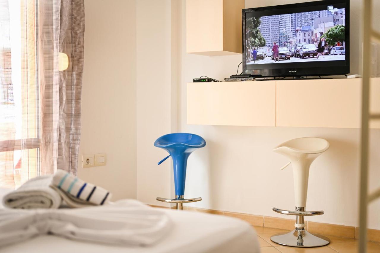 Coastal Retreat - Beach Apartment Vlorë Esterno foto